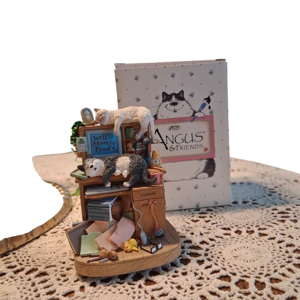 Music Box Company Angus & Friends Will Move for Food w/box cats 934/1000